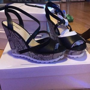 NWT Nine West Wedges